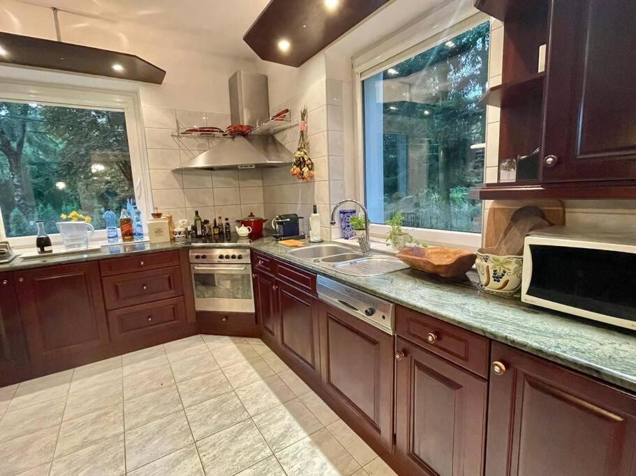 Beautiful Villa With Garden In Milanowek 외부 사진
