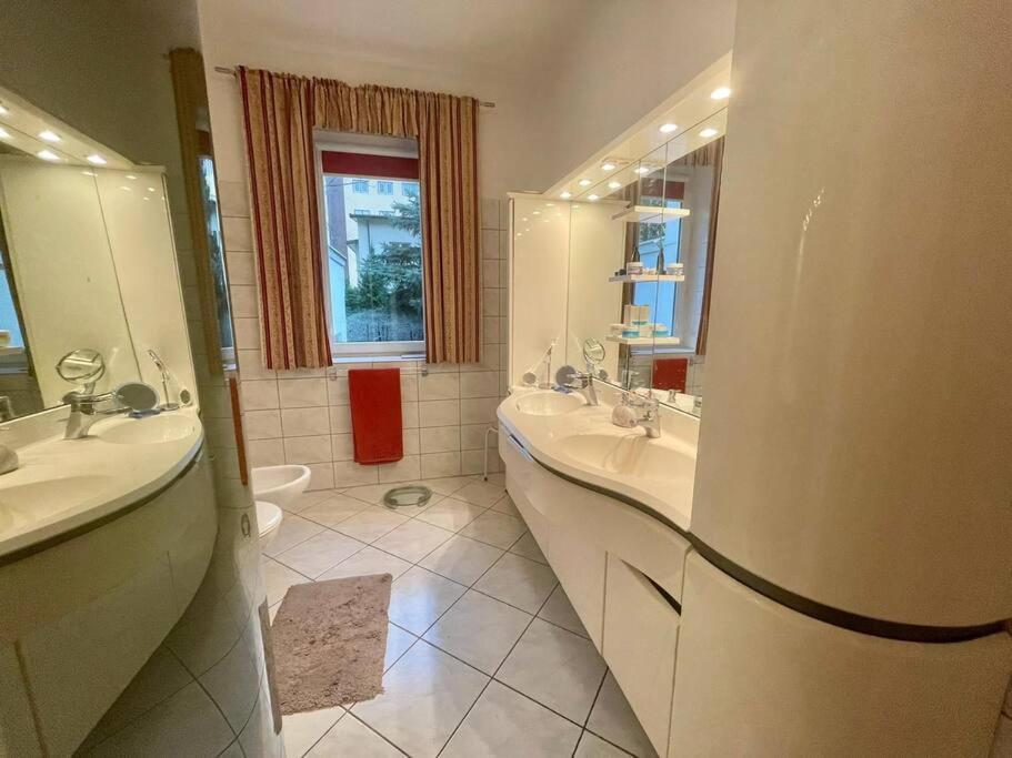 Beautiful Villa With Garden In Milanowek 외부 사진